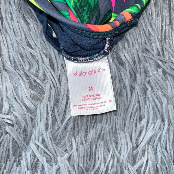 hawaiian bikini top ! 🏝️🌺 - Picture 3 of 3